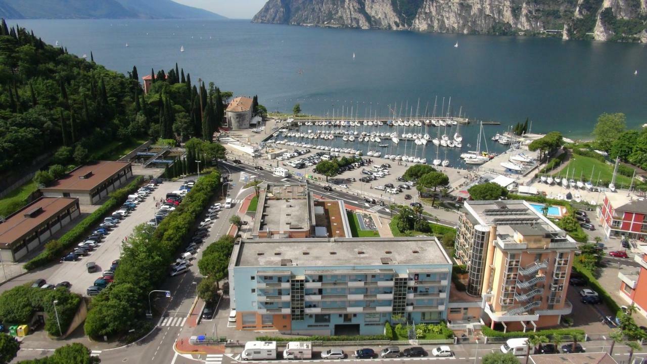 Residence Centro Vela Riva del Garda Luaran gambar